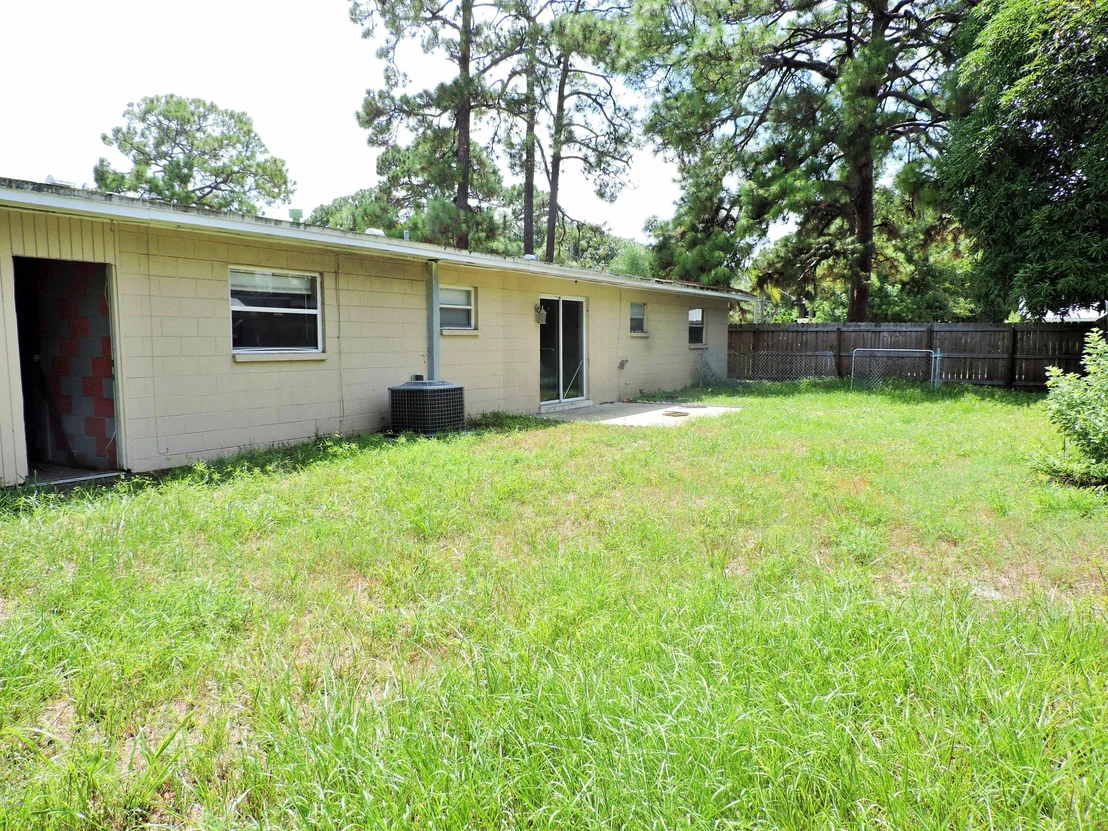 Photo of 1044 HOLMES Street