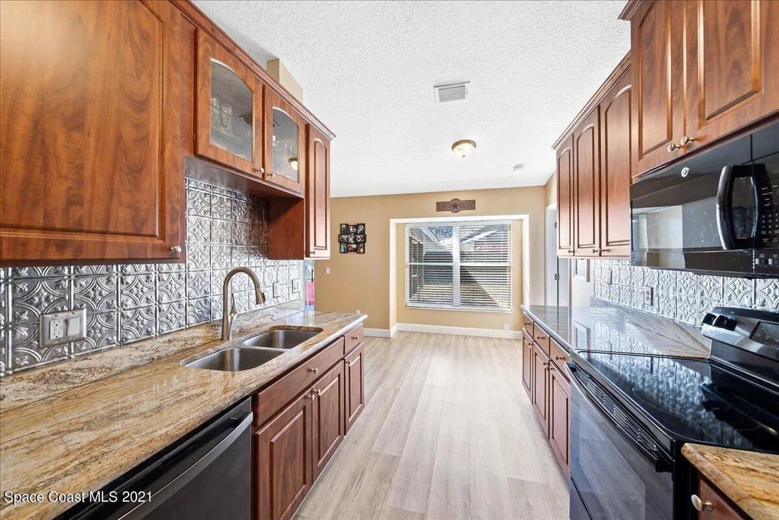 Photo of 1041 Jacaranda Circle