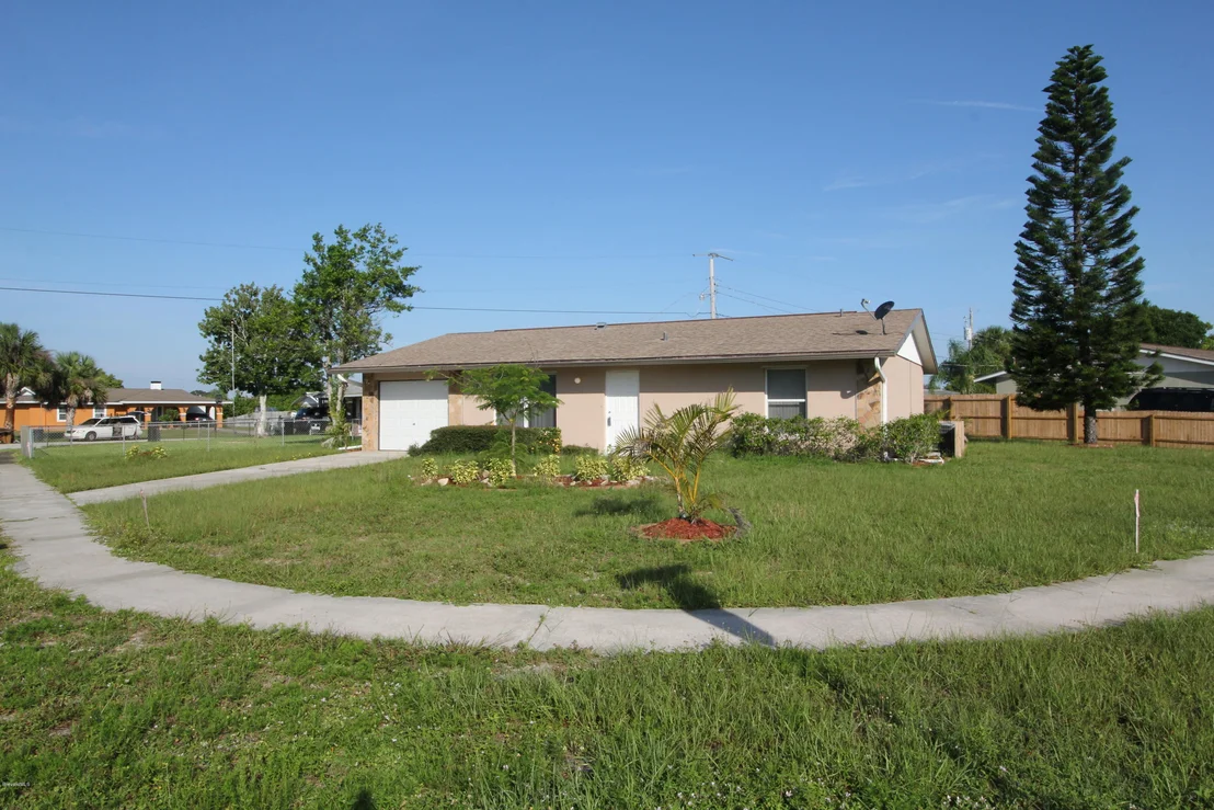 Photo of 1006 Cable Lane NE