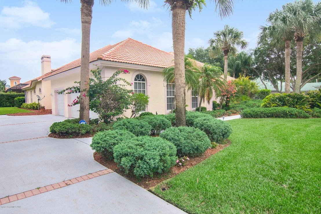 Photo of 759 Glengarry Drive