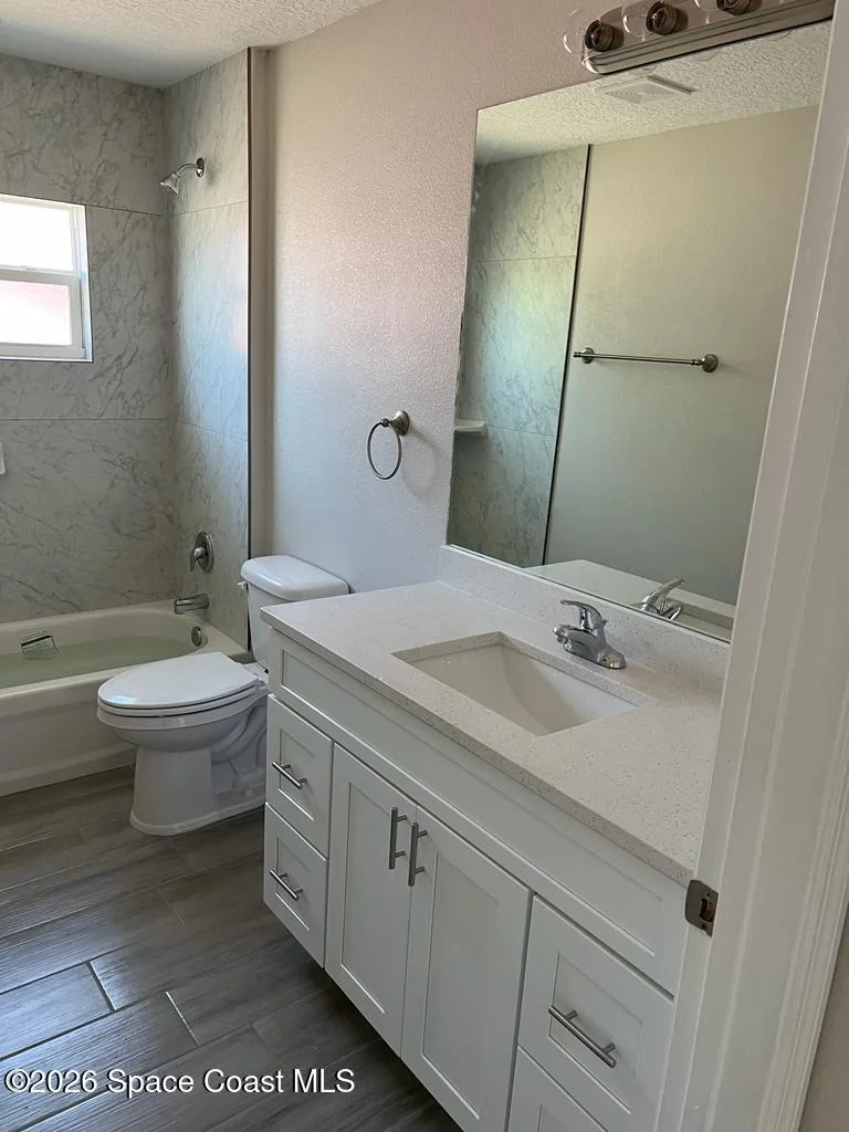Photo of 1042 Hickory Lane