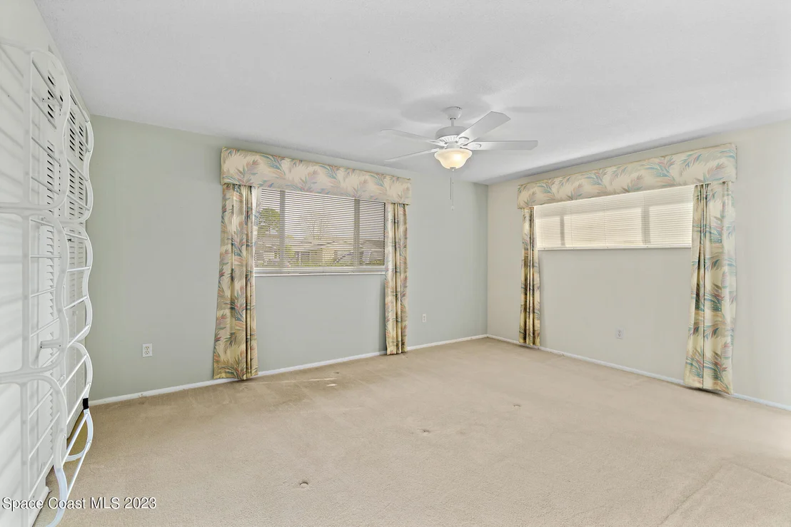 Photo of 909 Kings Post Road