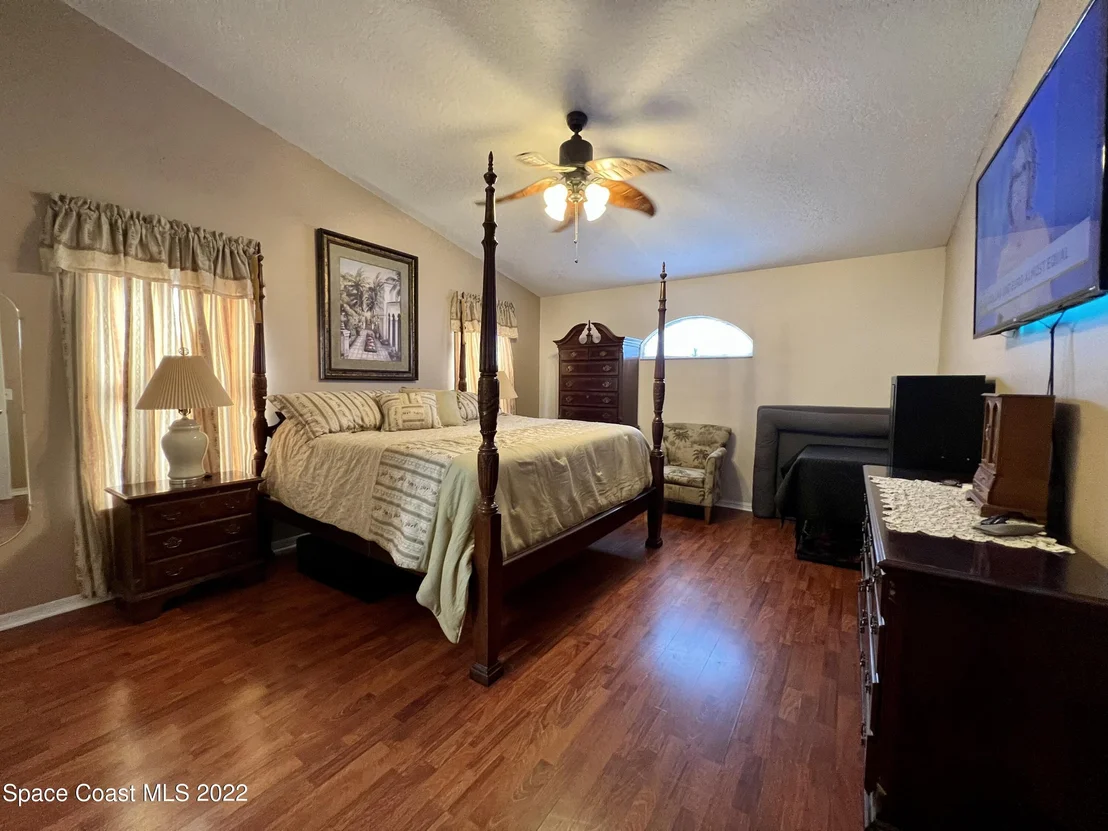 Photo of 6553 Cedar Avenue
