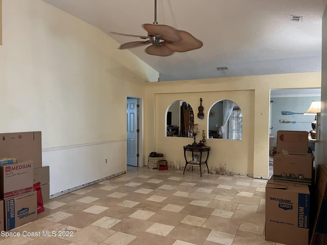 Photo of 1199 White Oak Circle