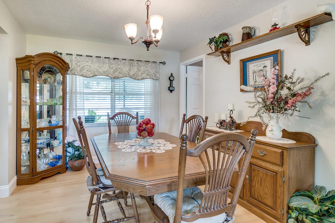 Photo of 1529 VAN ECK Road NE