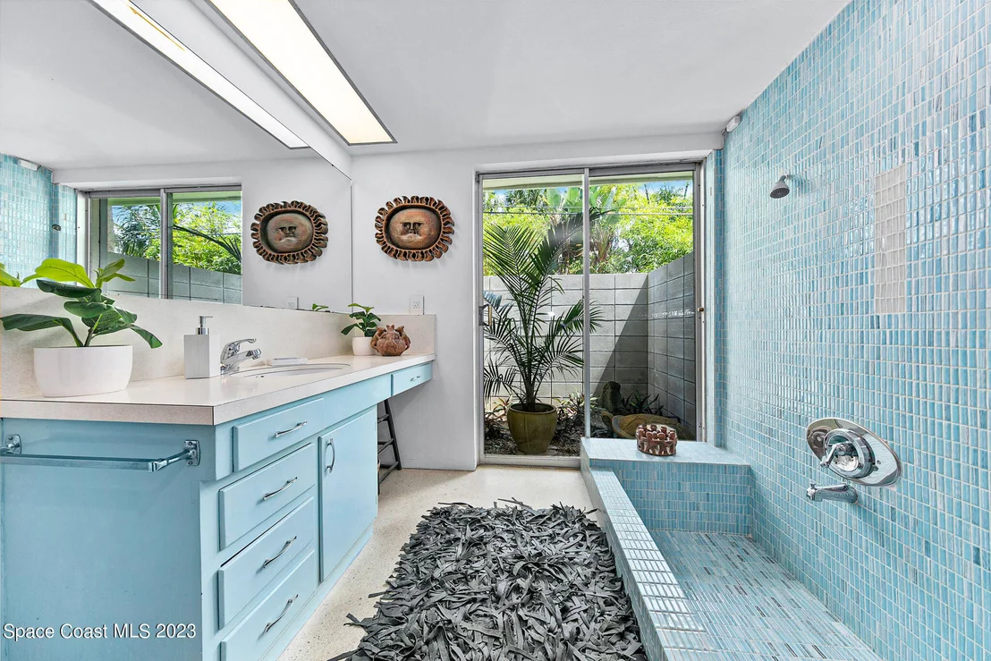 Photo of 598 Seabreeze Drive