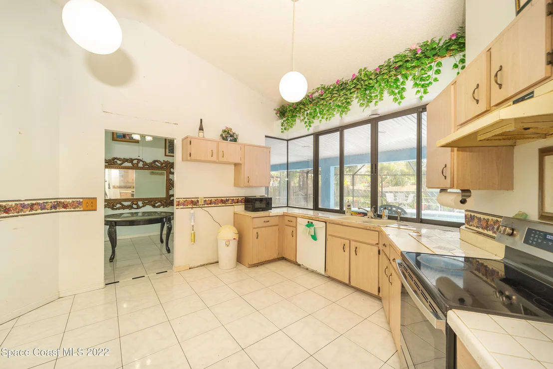 Photo of 5665 Graham Street