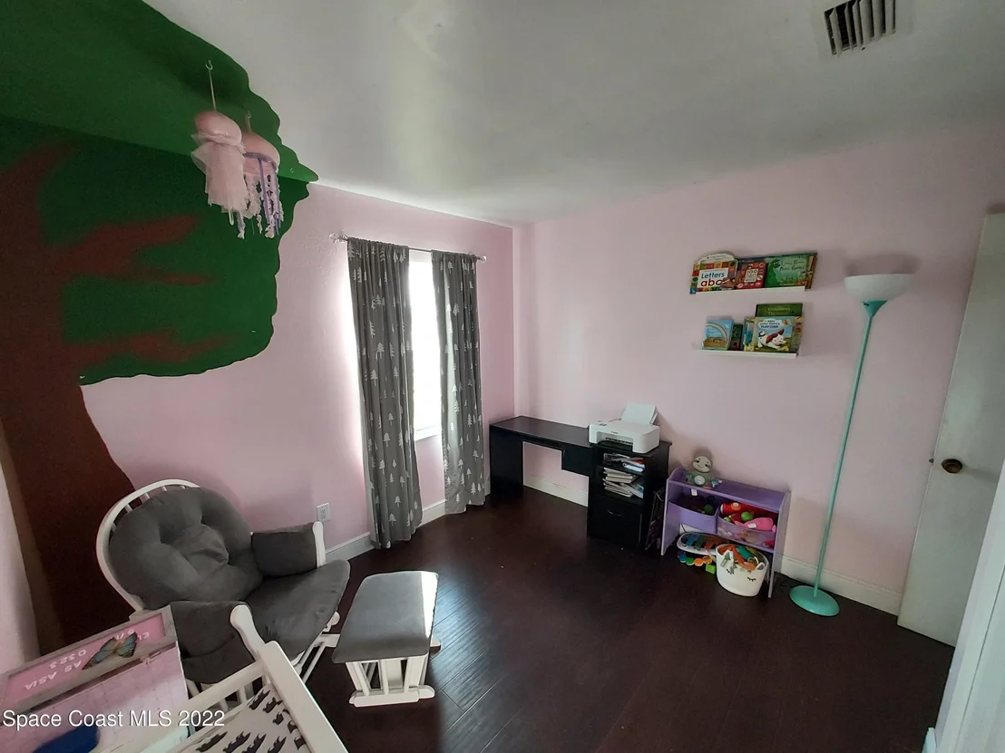 Photo of 1423 Cindy Circle NE