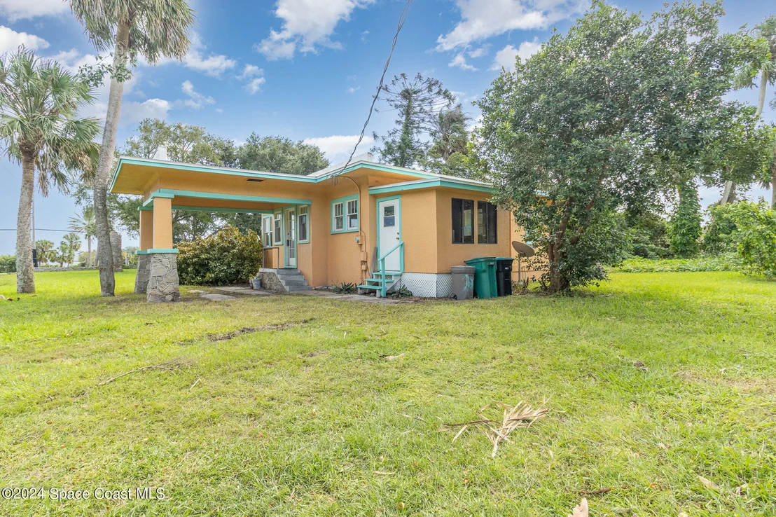 Photo of 1632 Water Drive NE