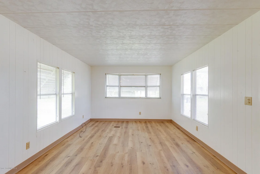 Photo of 2576 Haverhill Road NE