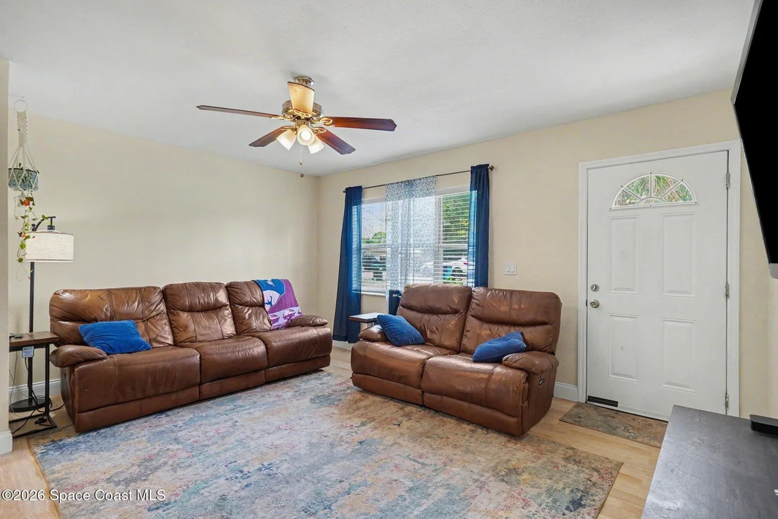 Photo of 2556 1st Avenue NE
