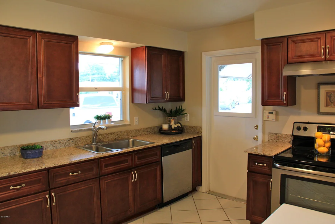 Photo of 1079 Madrid Road