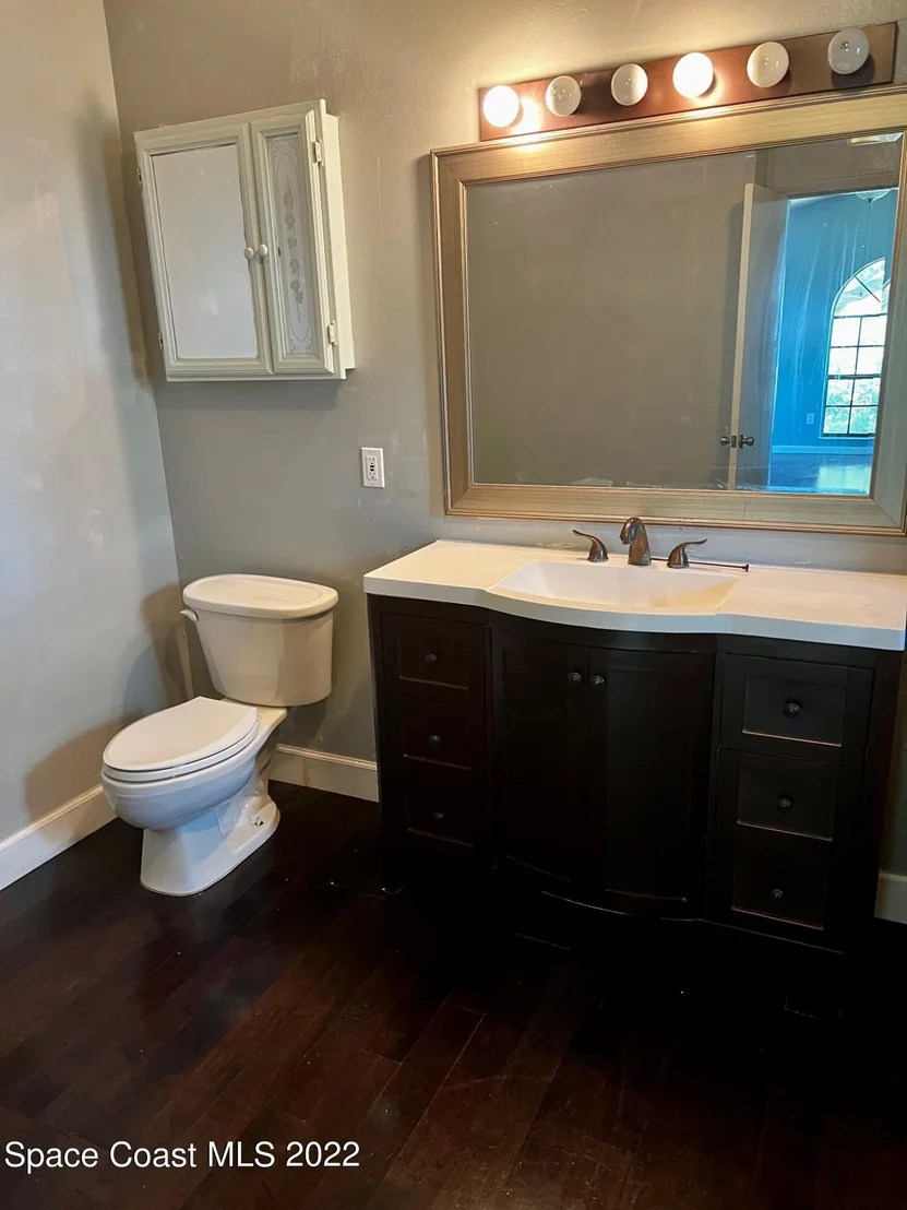 Photo of 950 Streamlet Avenue