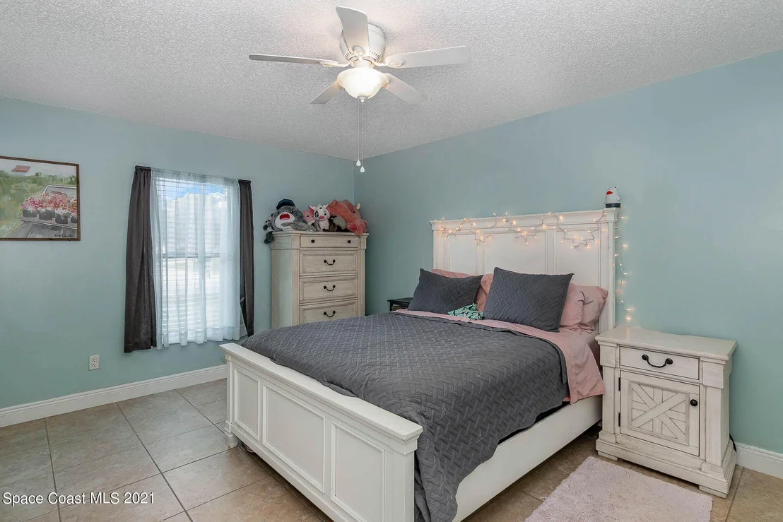Photo of 1400 Eldron Boulevard SE