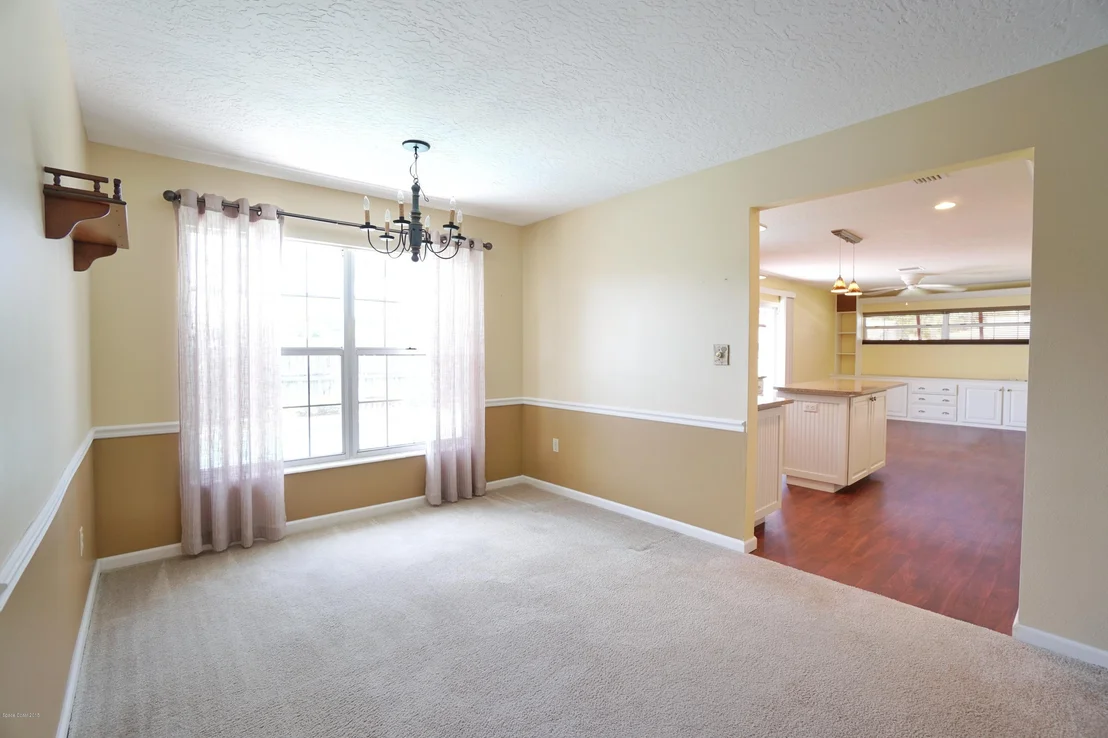 Photo of 913 Kings Post Road