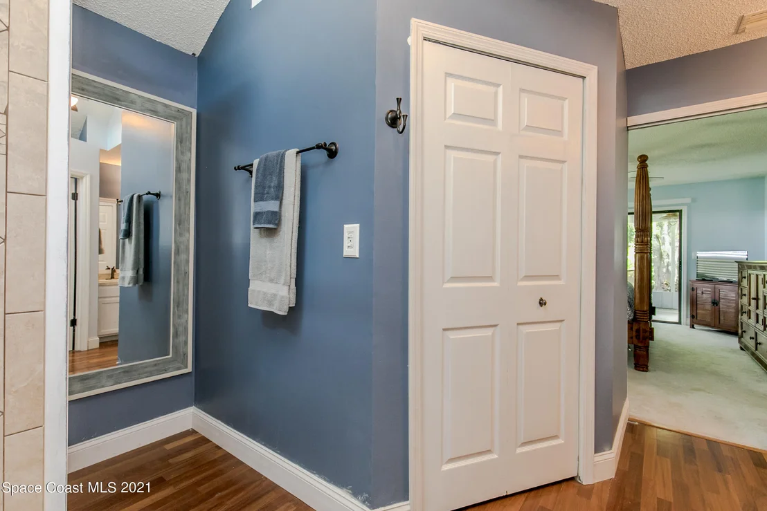 Photo of 949 Streamlet Ave Avenue