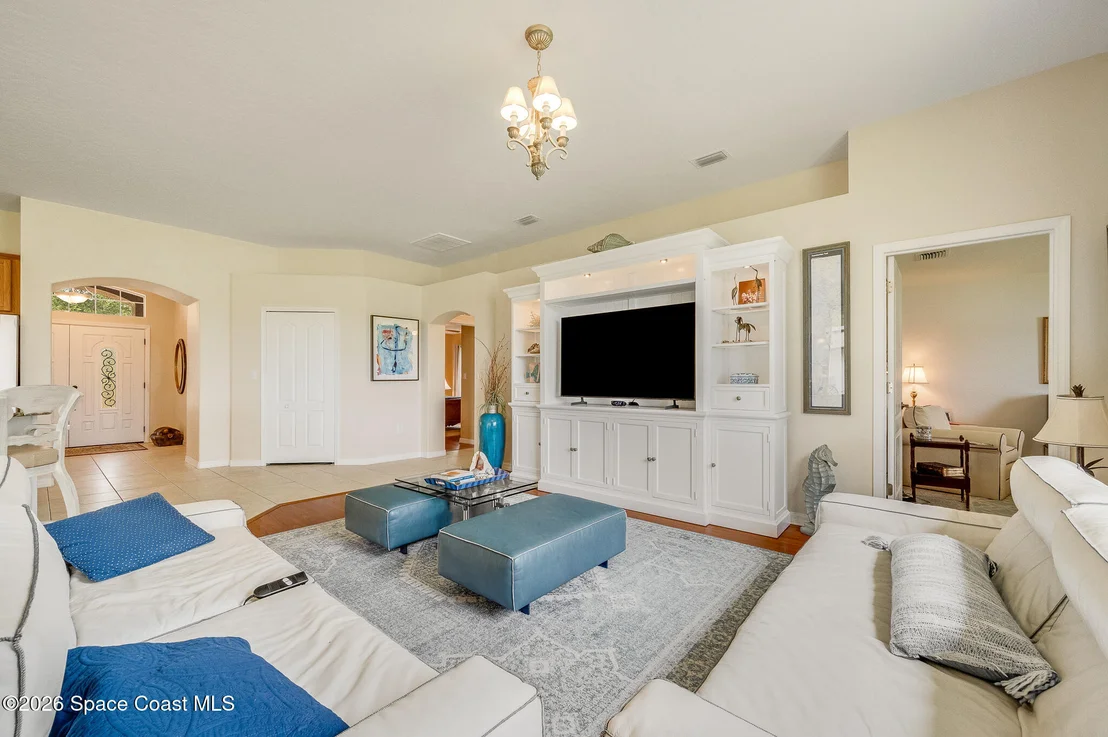 Photo of 241 Devlin Court SE