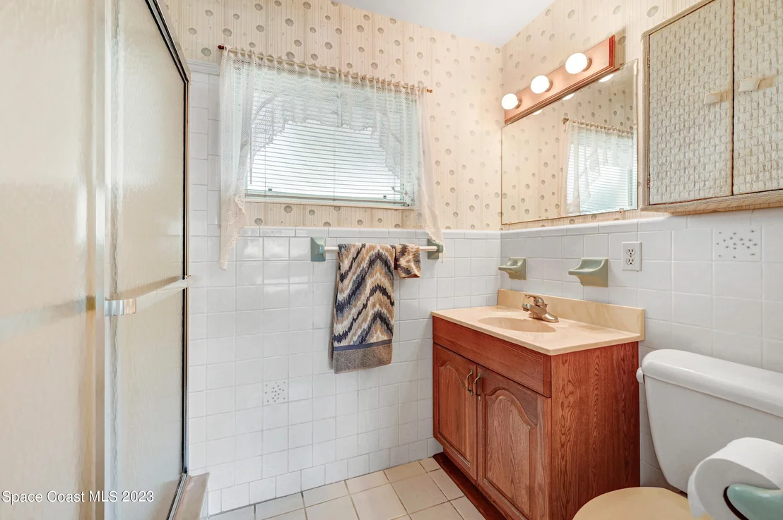 Photo of 621 N Robert Way