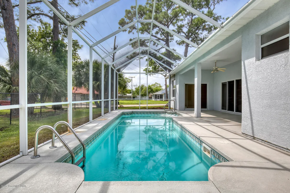 Photo of 975 Pineland Drive