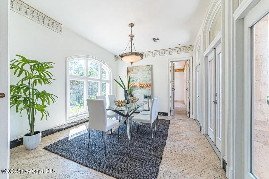 Photo of 1000 N Riverside Drive