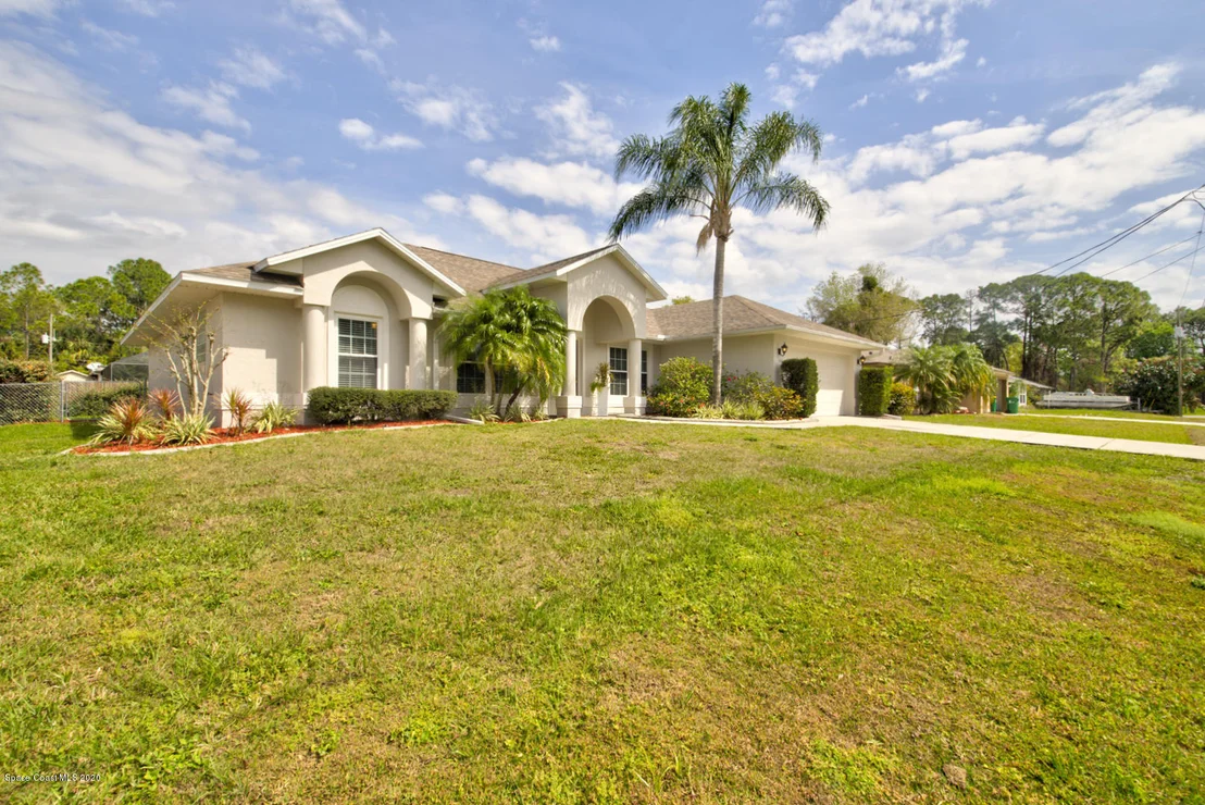 Photo of 6480 Adrian Street