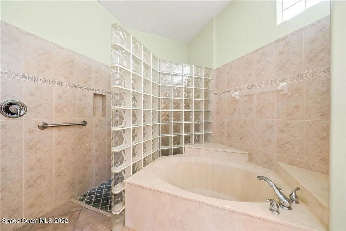 Photo of 4523 Long Lake Road