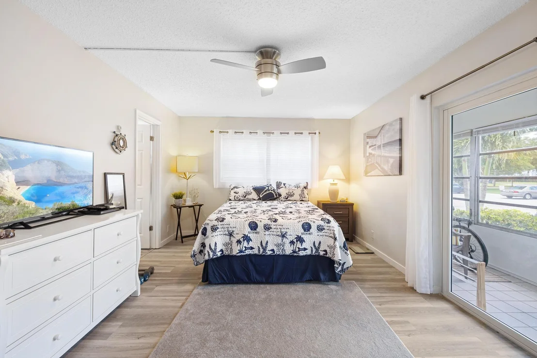 Photo of Unit P at 341 Markham Cres