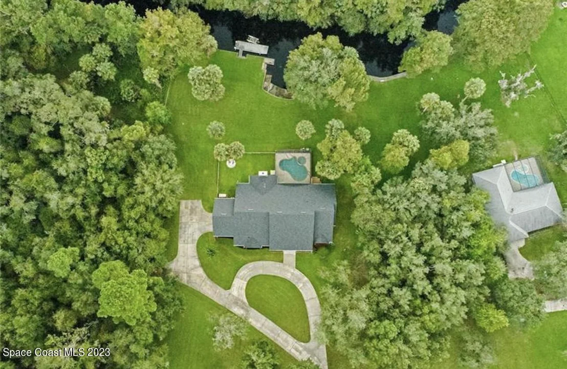 Photo of 927 Iron Bend Trail