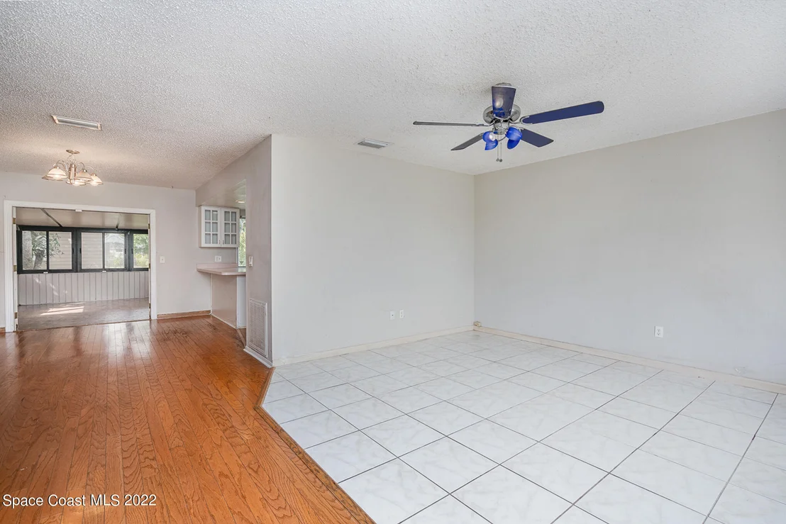 Photo of 960 Hooper Avenue NE
