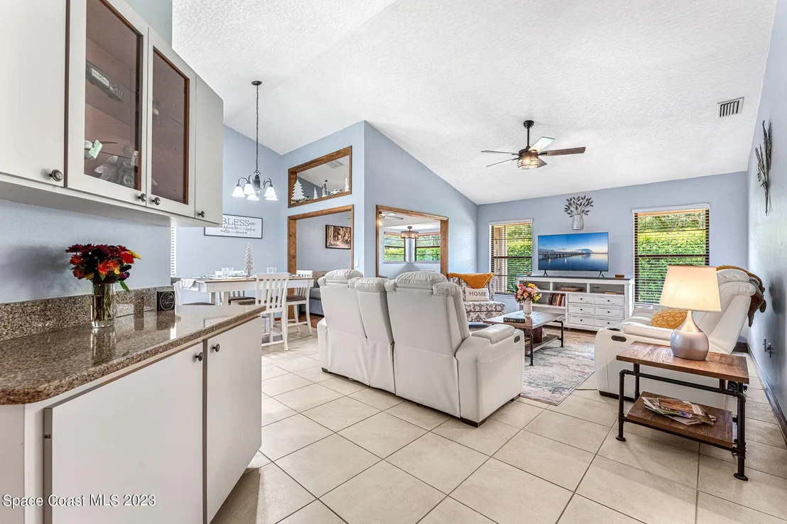 Photo of 885 Ridge Lake Drive