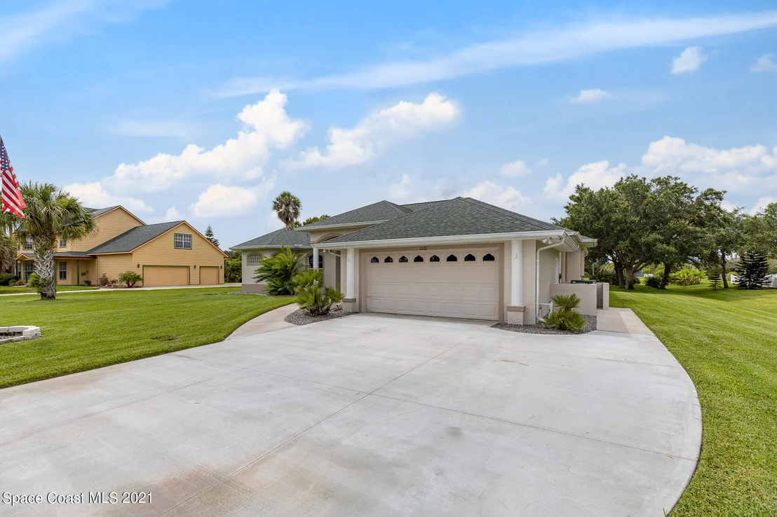 Photo of 1220 Tuckaway Drive