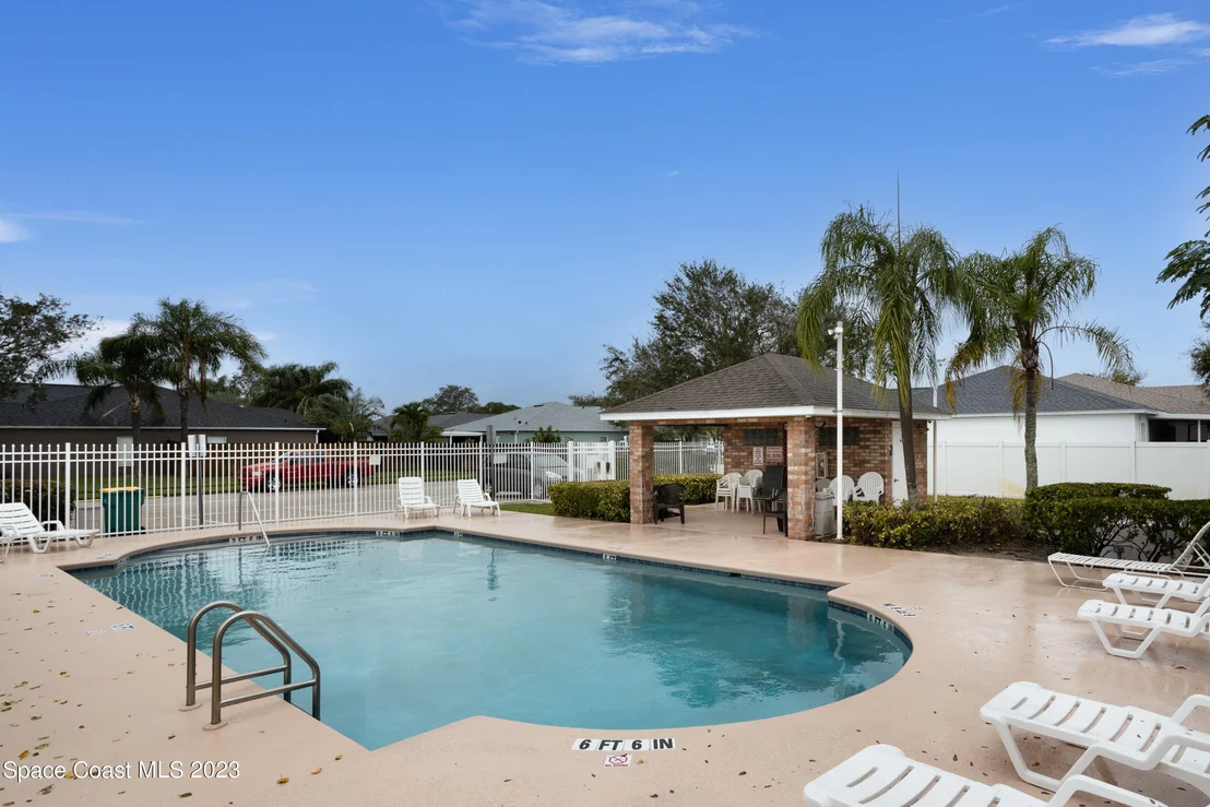 Photo of 1223 White Oak Circle