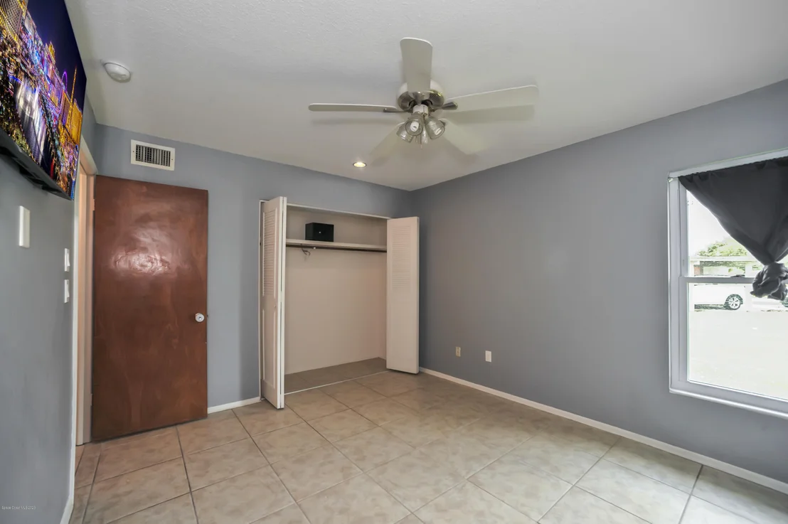 Photo of 797 James Circle NE