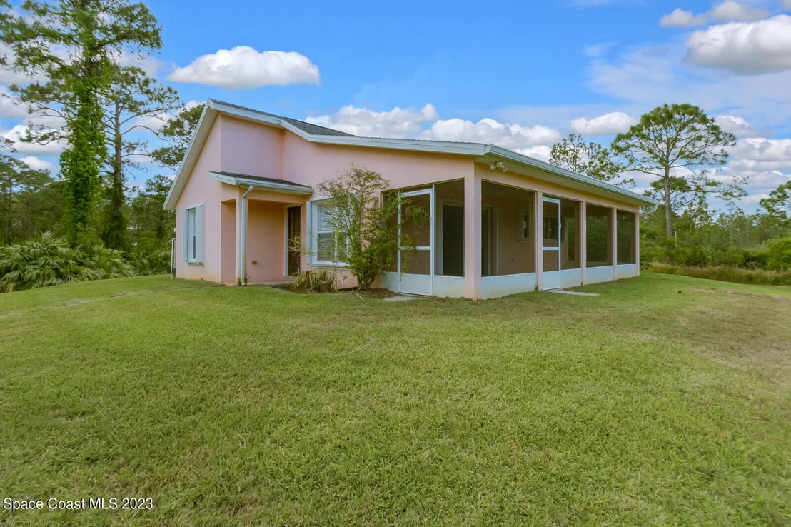 Photo of 2880 Grant Road