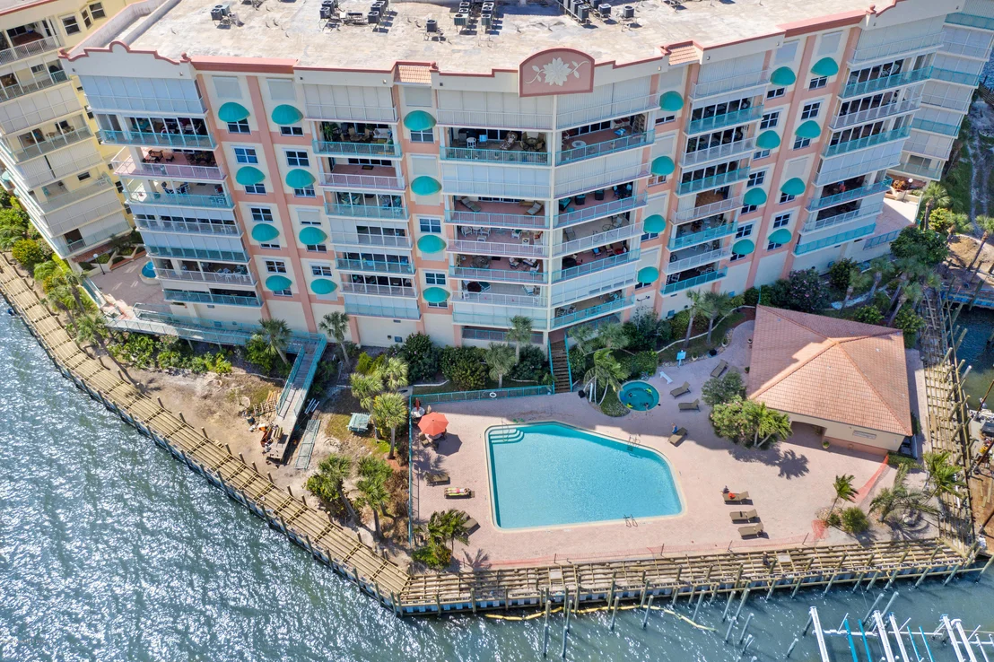 Photo of Unit 401B at 102 Riverside Drive