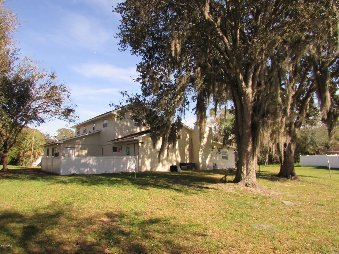 Photo of 385 N Range Road