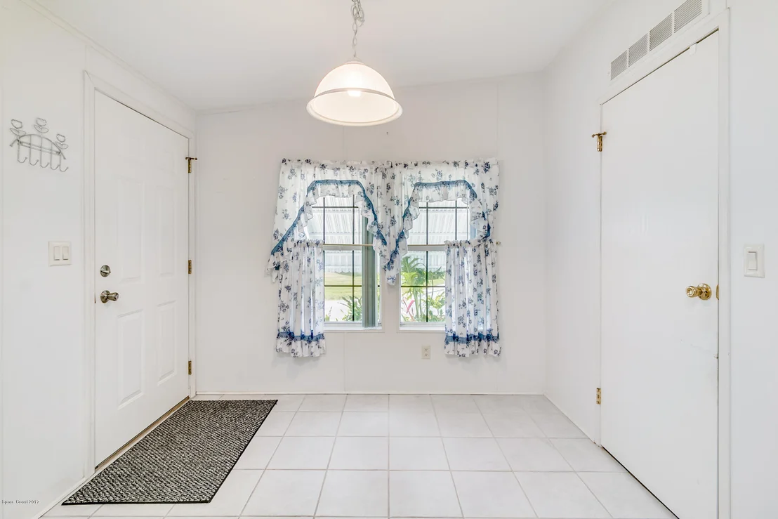 Photo of 725 Outer Drive