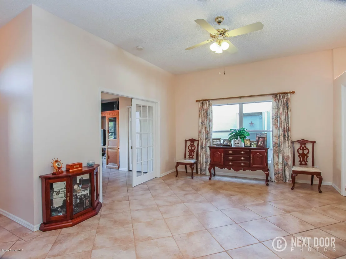 Photo of 867 Villa Drive