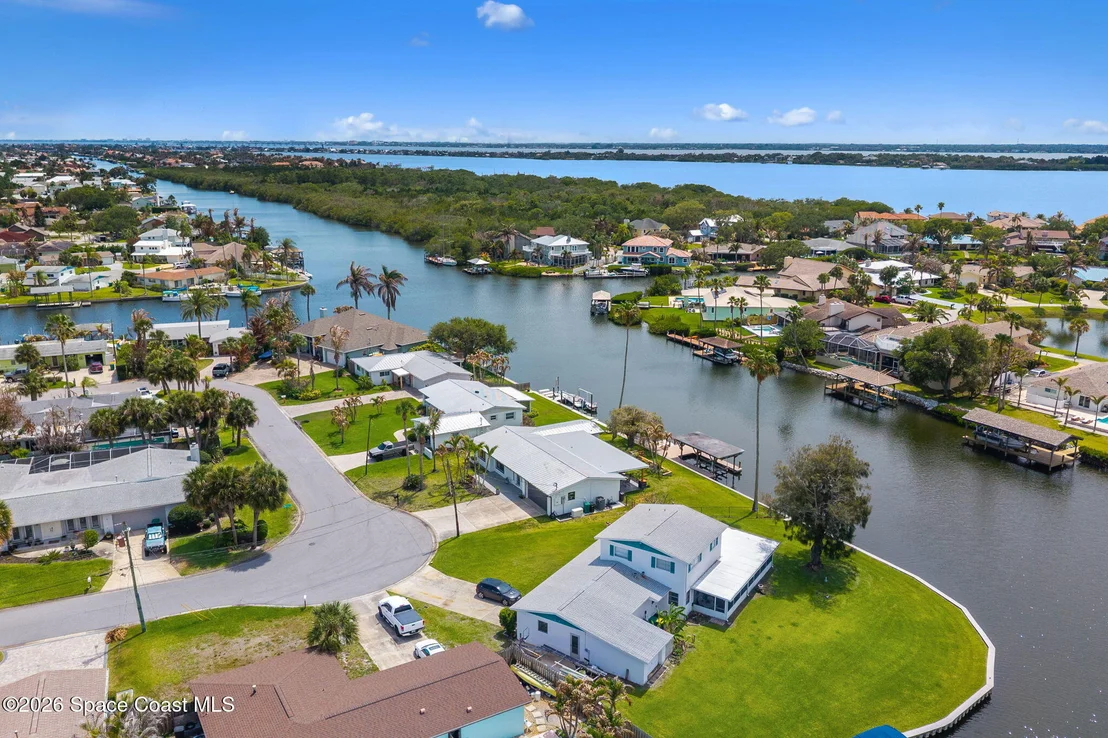 Photo of 213 River Road