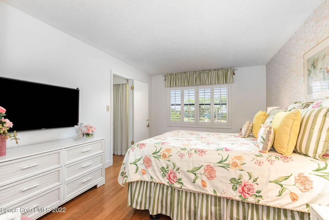 Photo of Unit 202 at 6068 Willowpointe Circle