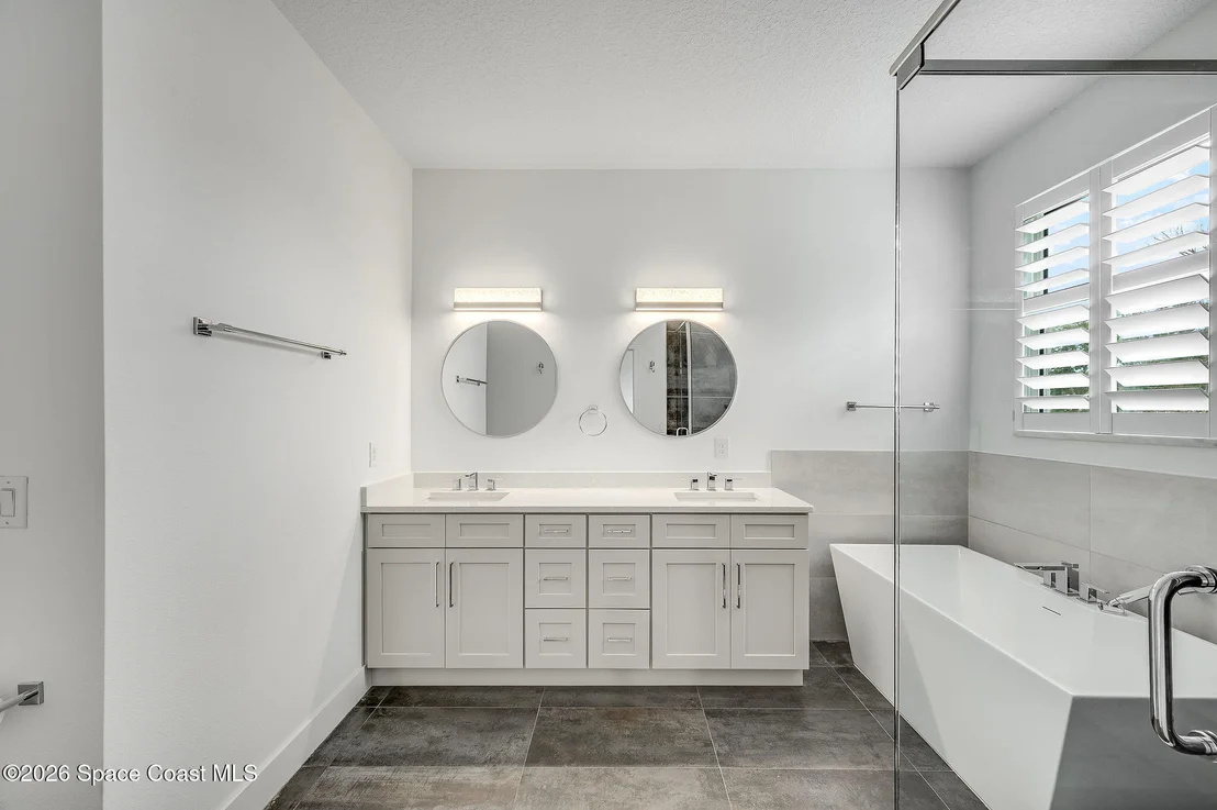 Photo of 2093 Greenway Drive