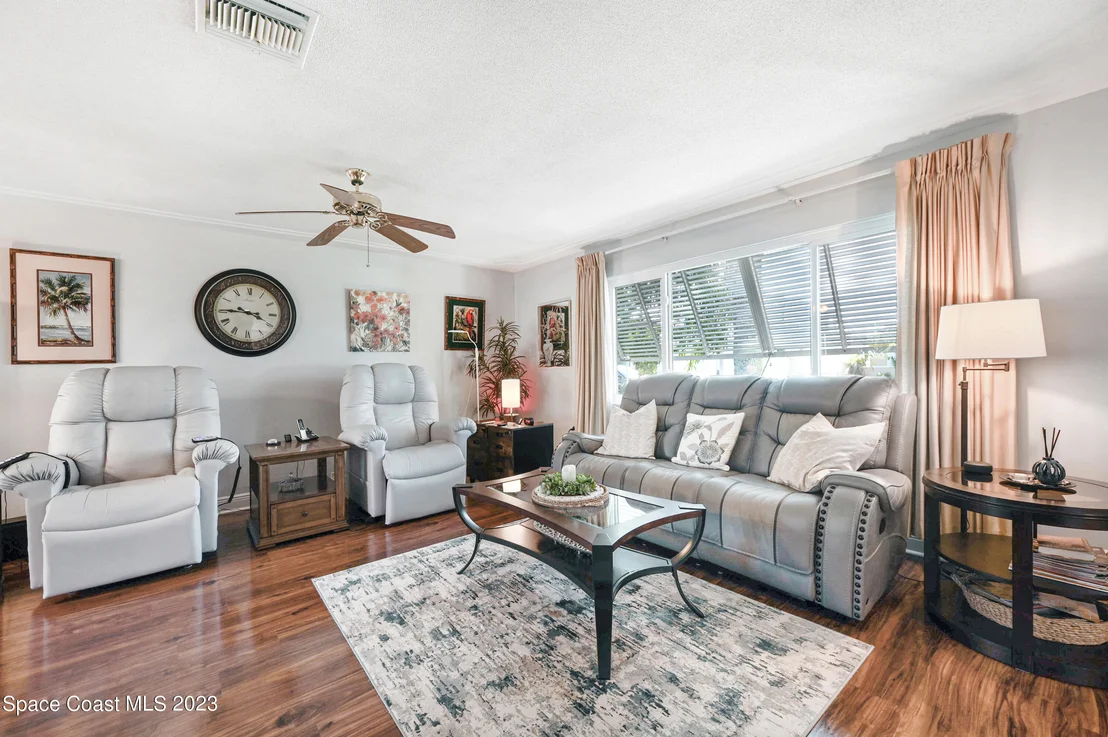 Photo of 405 Thrush Drive