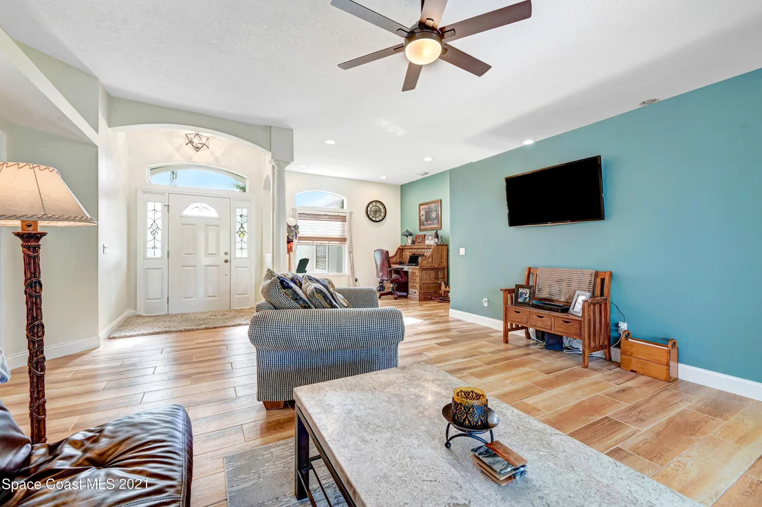 Photo of 2571 Canterbury Circle