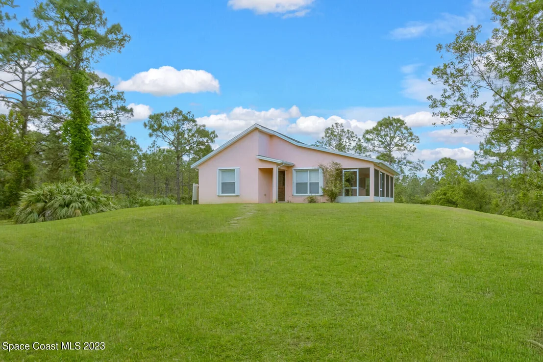 Photo of 2880 Grant Road