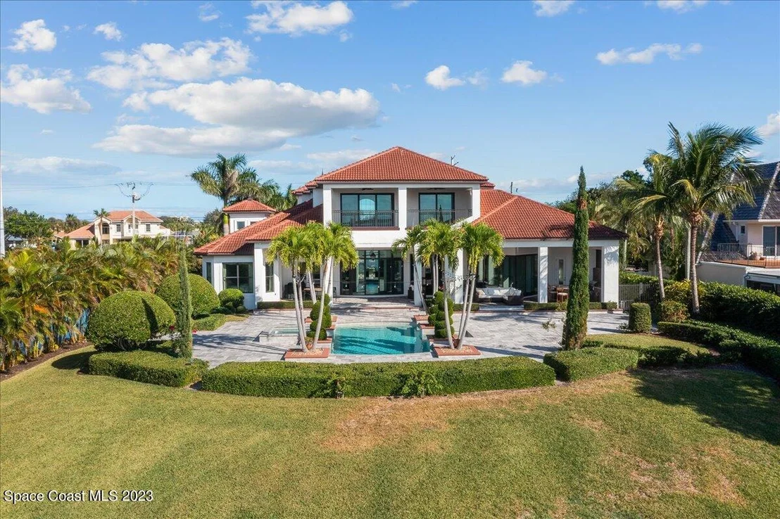Photo of 3000 N Riverside Drive