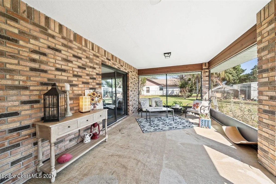Photo of 4887 Chicago Street