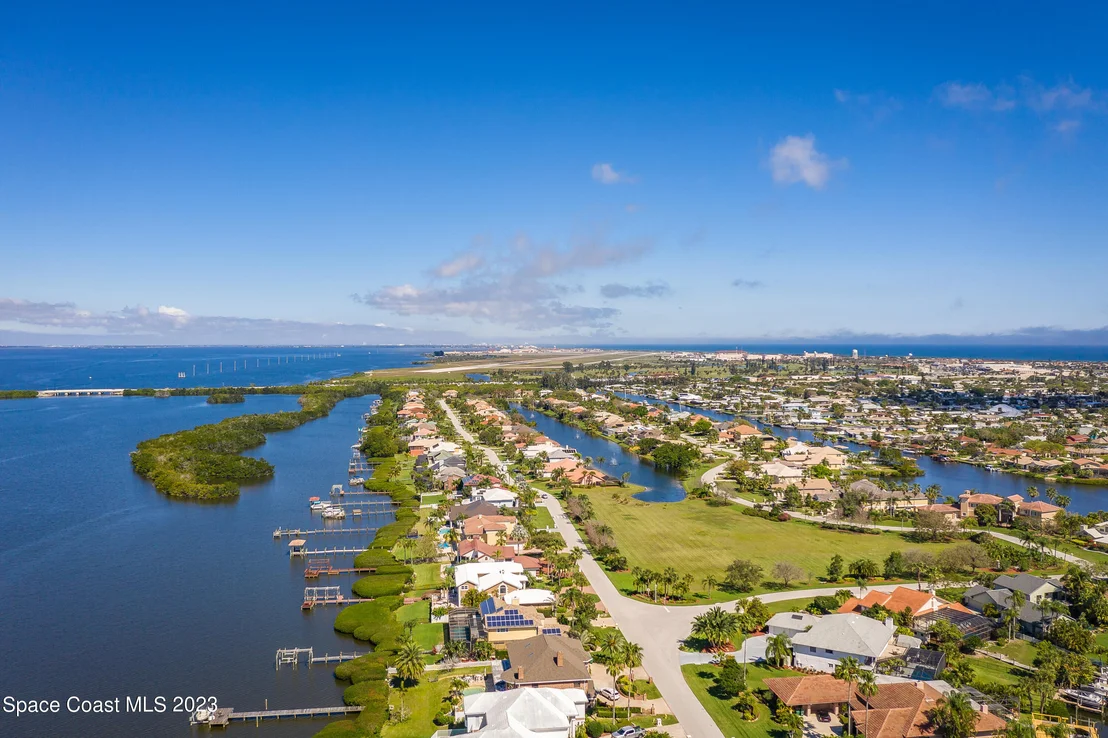 Photo of 335 Lanternback Island Drive