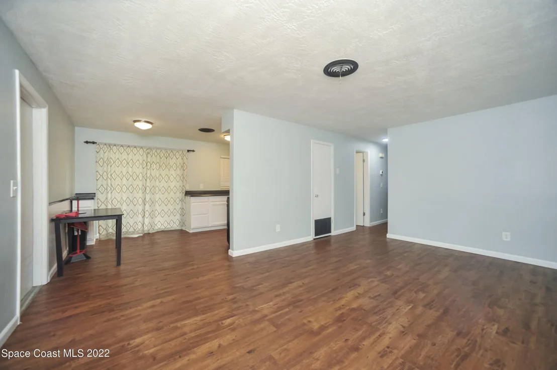 Photo of 1050 Illinois Road