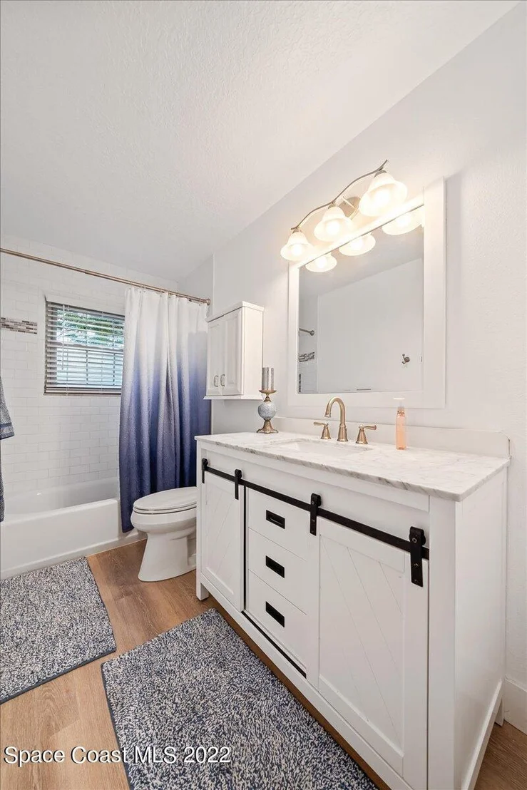 Photo of 2180 Bridle Path