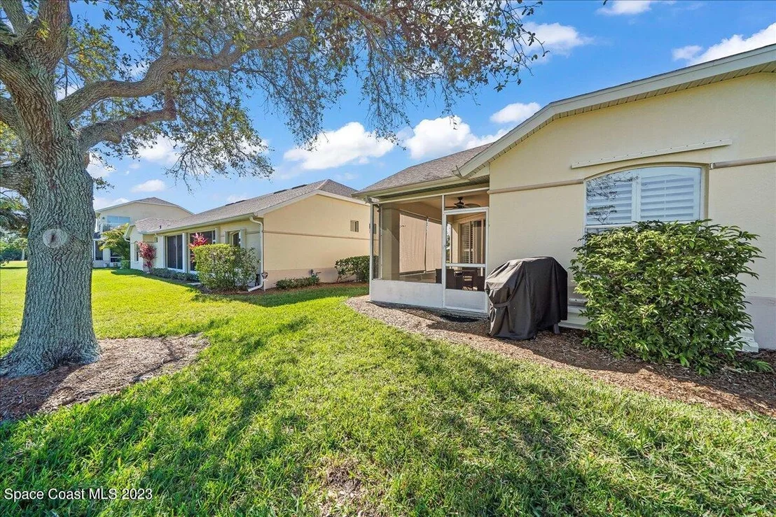 Photo of 1925 Golf Vista Boulevard